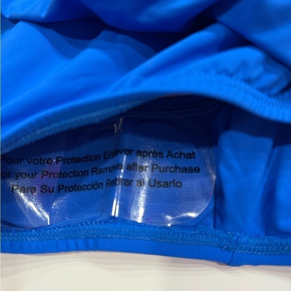 Jantzen
Women's Jewel Solid Portrait Back One Piece Swimsuit Size 12 NWT - Picture 9 of 11